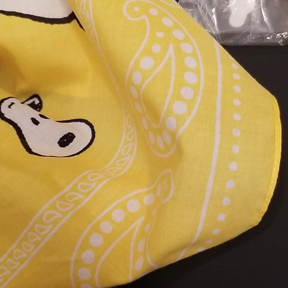 NIP Yellow Snoopy Bandana - Picture 7 of 7